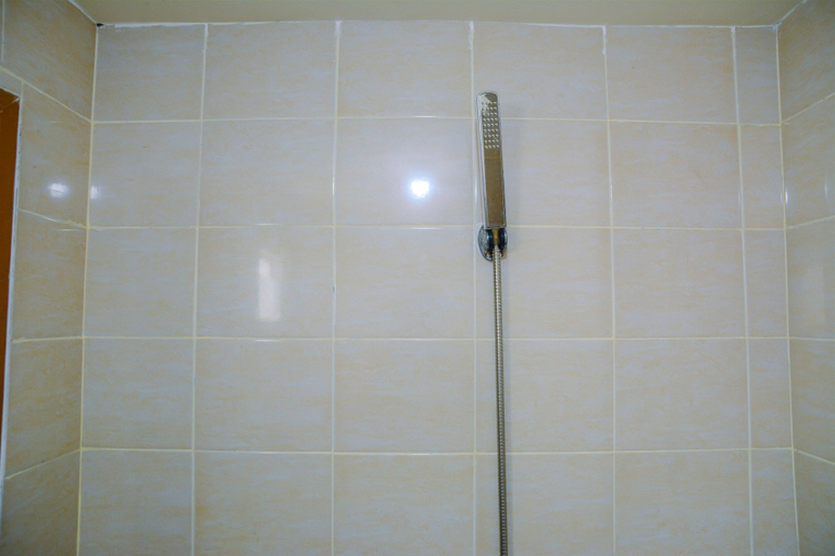 Bathroom 5, Strategic Studio Apartment at Casablanca East By Travelio, Jakarta Timur