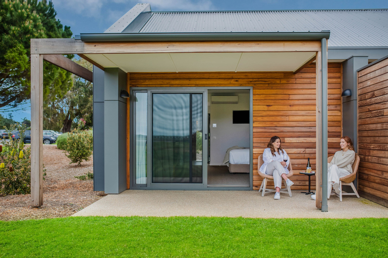 Exterior & Views 8