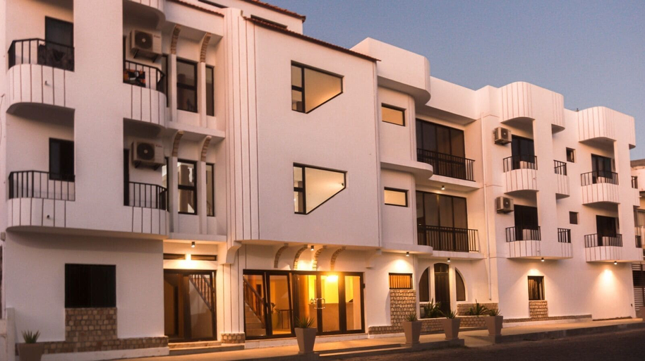 Exterior & Views