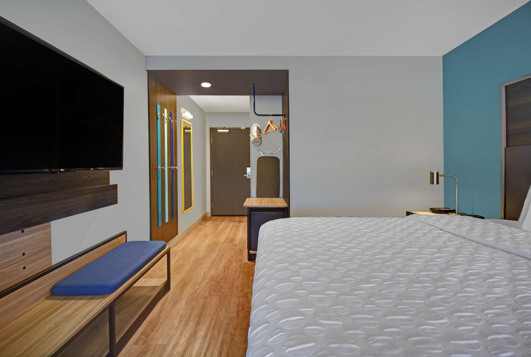 Bedroom 3, Tru By Hilton Gaylord, MI, Otsego