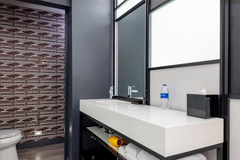 Bathroom 5, Aloft by Marriott Savannah Airport, Chatham