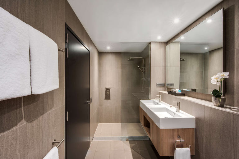 Bathroom 12