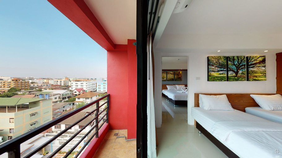Exterior & Views 1
