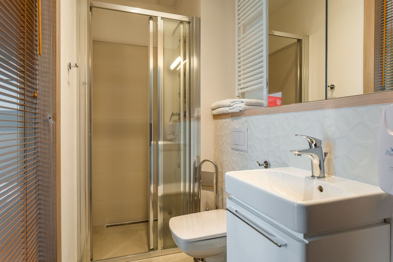 Bathroom 4, RentPlanet - Apartamenty Wolska, Warsaw