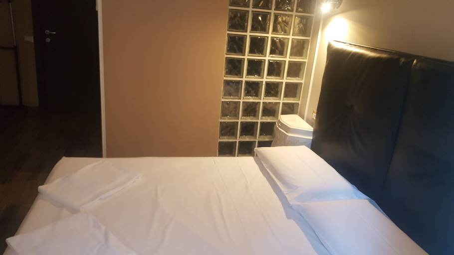 Bedroom 4, Candia Rooms, Rome