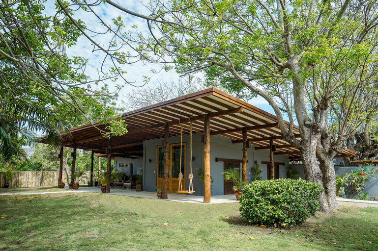 Exterior & Views 1