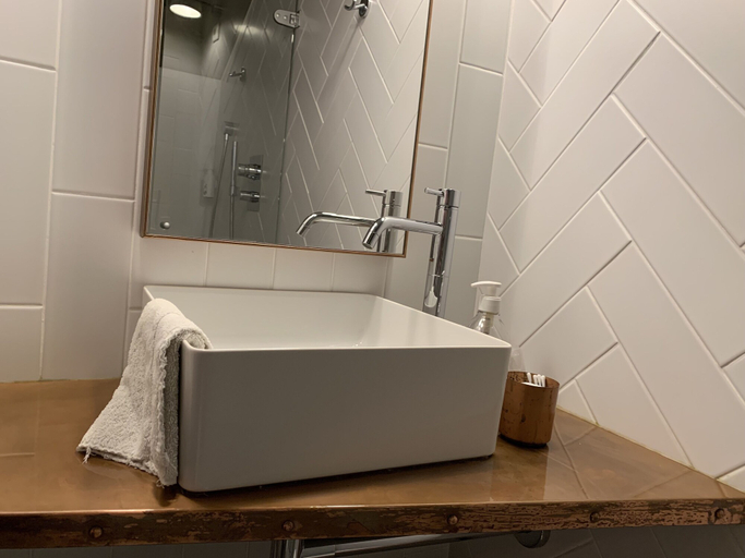 Bathroom 5, Le Comptoir industriel, Nord