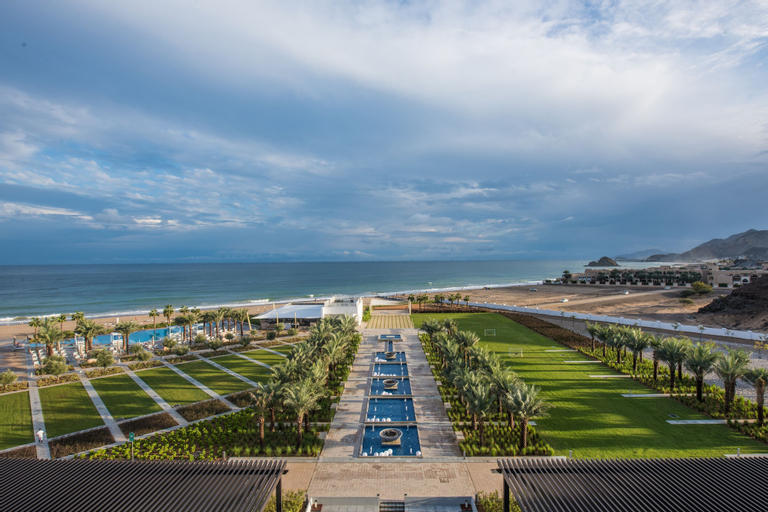 Exterior & Views 4