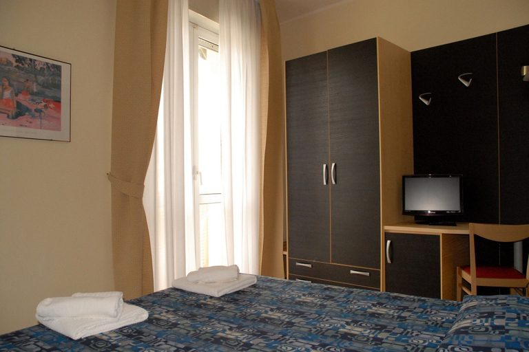Bedroom 3, Hotel Arno, Rimini