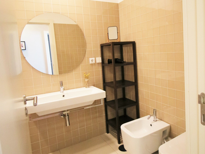 Bathroom 4, ALIADOS by YoursPorto, Porto