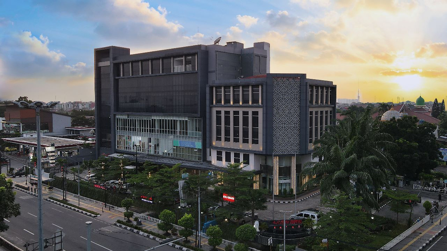 Exterior & Views 3, Luxury Inn Arion Hotel, Jakarta Timur