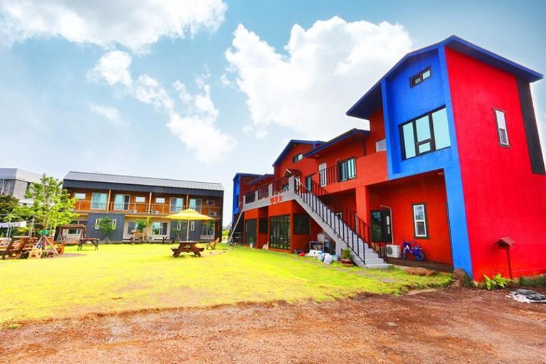 Exterior & Views 4, Seogwipo Red Piano Pension, Seogwipo