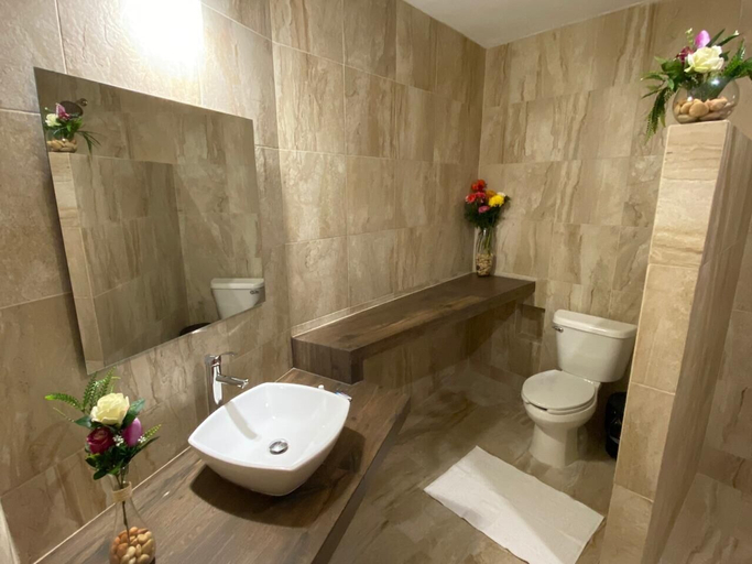 Bathroom 3, Los Candiles, Valladolid