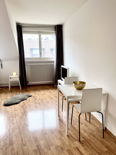 In-room dining 3, Yooneet Boutique Studio 2' Train Station, Genève