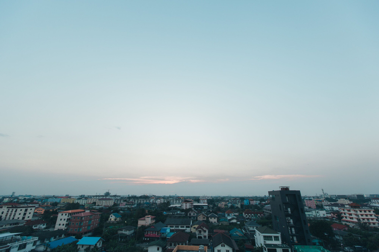 Exterior & Views 6