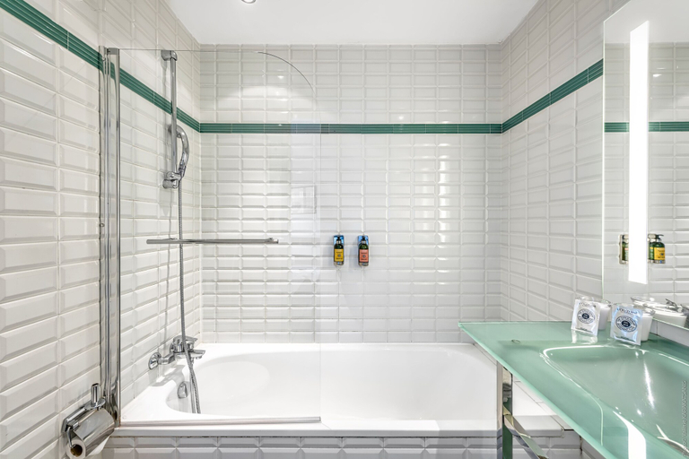 Bathroom 5, Etoile Park Hotel, Paris
