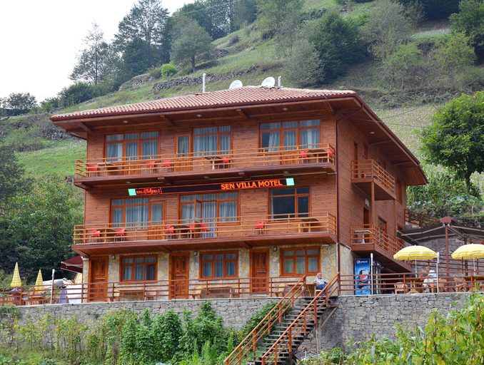 Exterior & Views