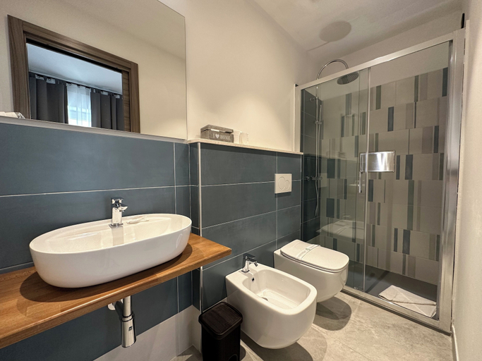 Bathroom 5, Dolmen Guest House, Sassari