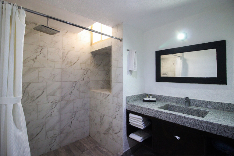 Bathroom 5, Hotel Maya Yucatán, Mérida
