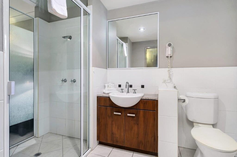 Bathroom, Blue Lagoon Lakeside Studio, Cairns