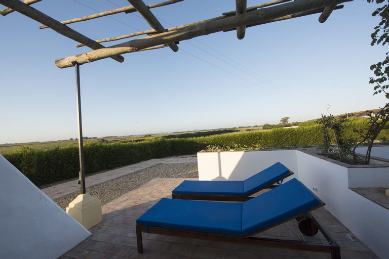 Exterior & Views 9