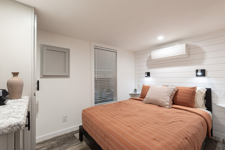 Bedroom, Oceans RV Resort, Onslow