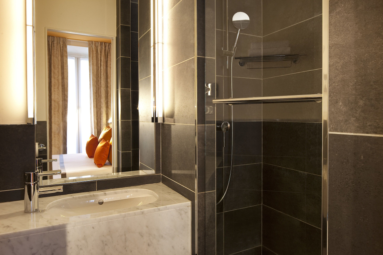 Bathroom 4, Hotel Marais Bastille, Paris