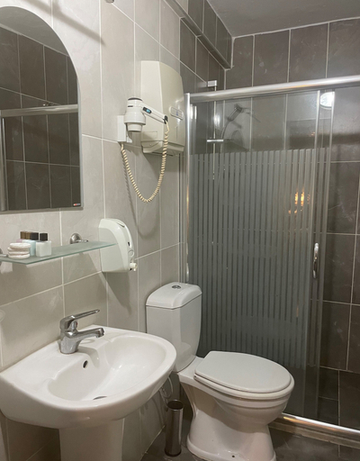 Bathroom 5, Otel Yalta, Merkez