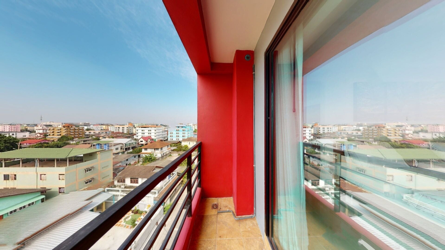 Exterior & Views 5