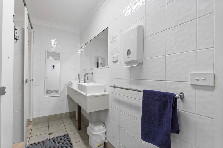 Bathroom 4, Motel Sunshine Coast, Caloundra - Caloundra S.