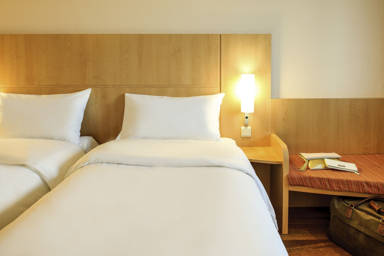Bedroom 5, ibis Leeds Centre Marlborough Street, Leeds