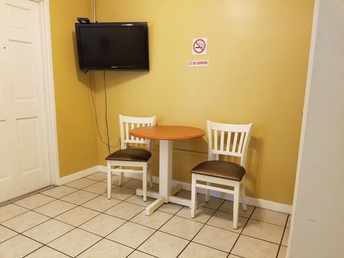 Others 5, Lakeside Inn and Cafe, Osceola