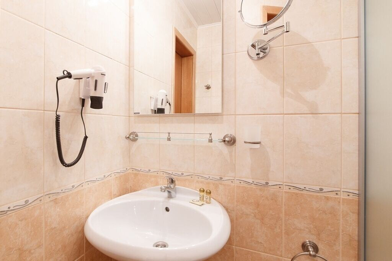Bathroom 3, Ural Hotel, Ekaterinburg gorsovet