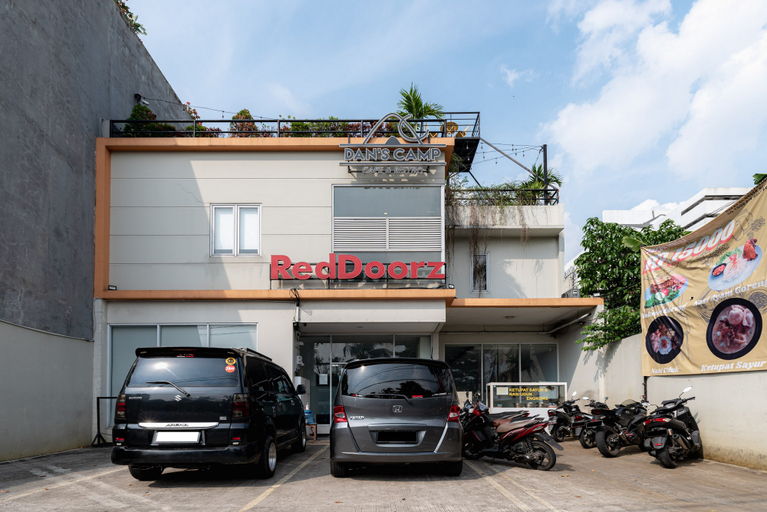 Exterior & Views 2, RedDoorz near Puri Indah Lippo Mall 2, Jakarta Barat