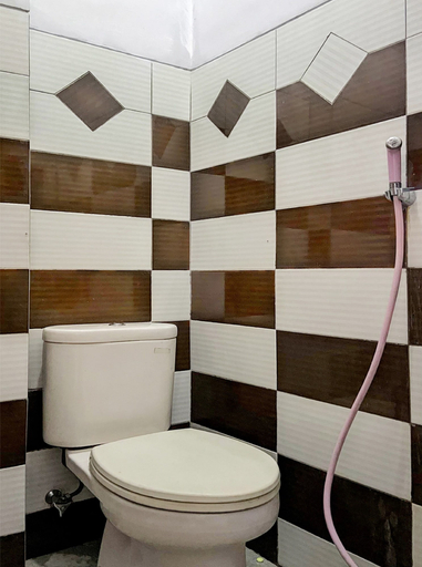 Bathroom 3, OYO 92065 Kos Flobamor, Kupang