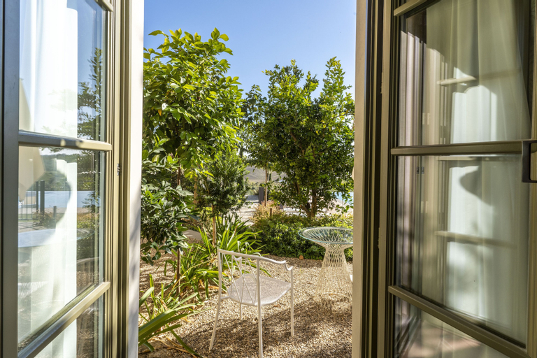 Exterior & Views 9