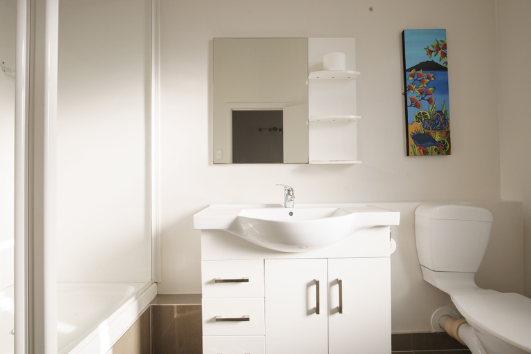 Bathroom 4, Kiwi International Hotel, Waitakere