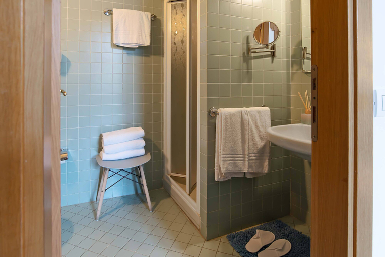 Bathroom 4, Hotel Bonifacio, Florence