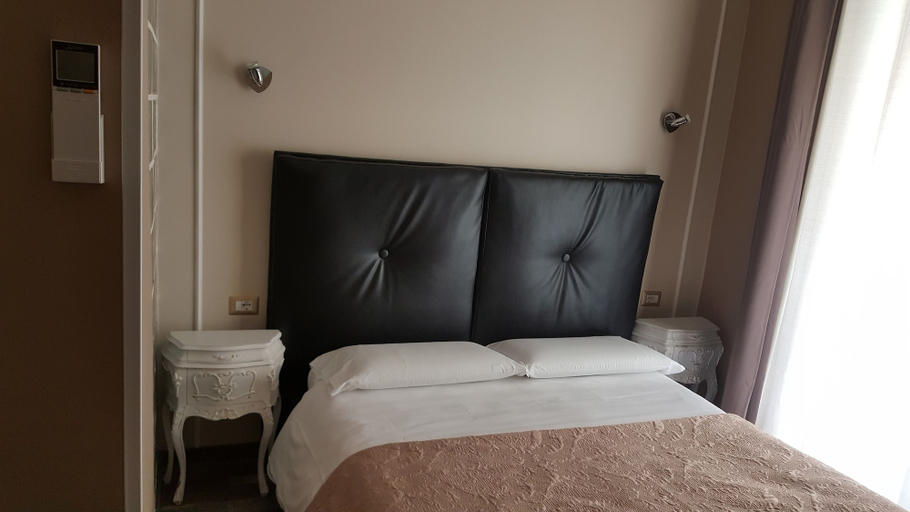 Bedroom 2, Candia Rooms, Rome
