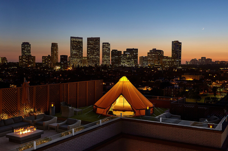 Exterior & Views 1