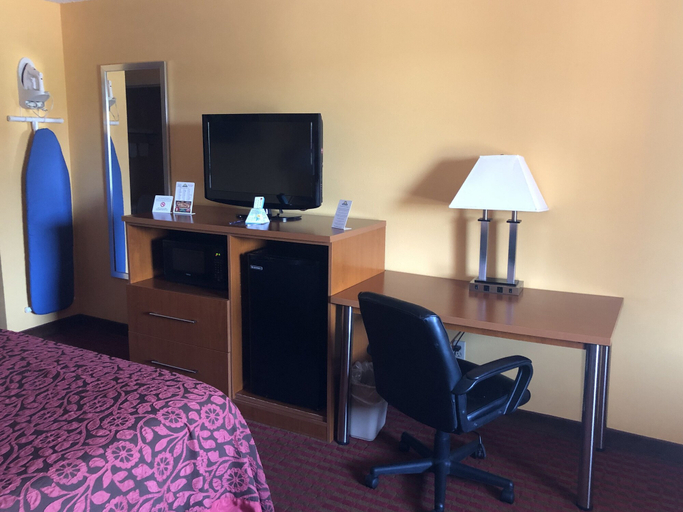 Bedroom 3, Days Inn by Wyndham Franklin, Simpson