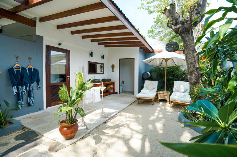 Exterior & Views 4