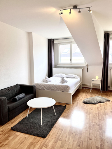 Living area 2, Yooneet Boutique Studio 2' Train Station, Genève