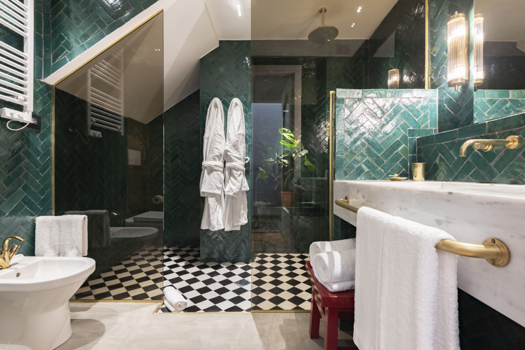 Bathroom 5, Vico Milano, Milano