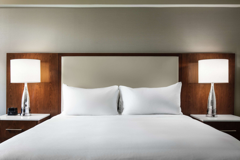 Bedroom 3, Hilton Boston Logan Airport, Boston