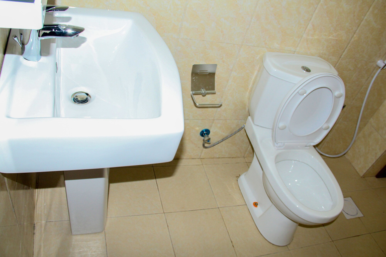 Bathroom 3, Sea Crest Hotel, Kaskazini 'B'