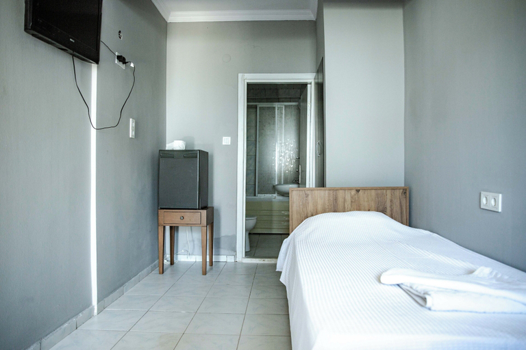 Room 5, Ali LVV, Kemer