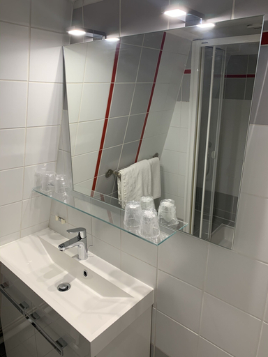 Bathroom 4, Hotel Dontenville, Bas-Rhin