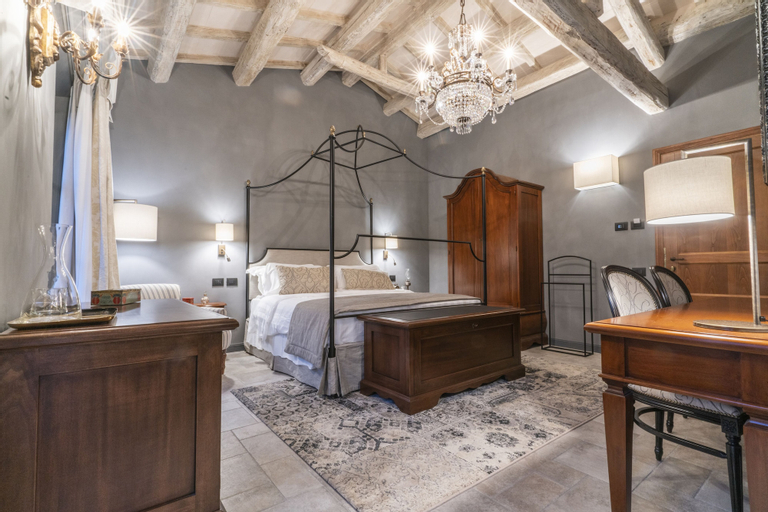 Bedroom 33