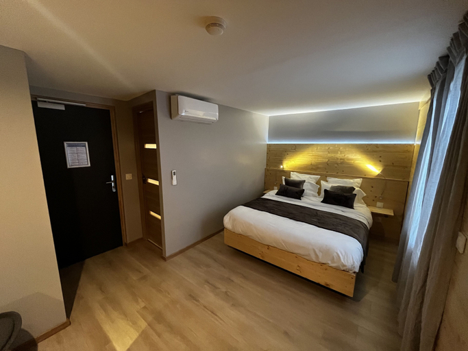 Bedroom 3, 9Wagram Hôtel, Sarthe